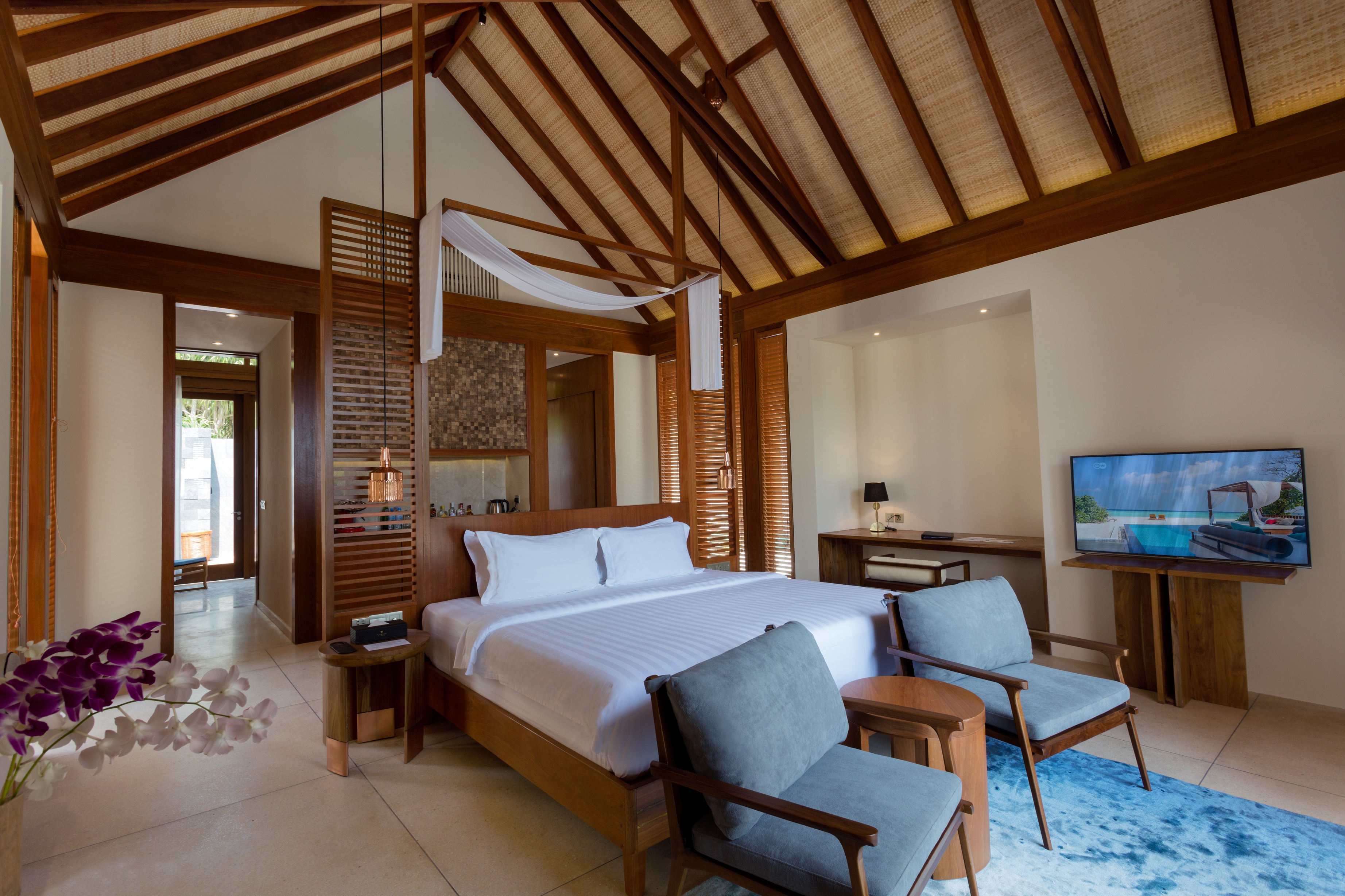 FURAVERI ISLAND RESORT & SPA 5*,  